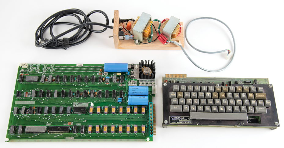 Редкий ПК Apple-1 ушел с молотка за баснословную сумму. Его хотели отправить на помойку