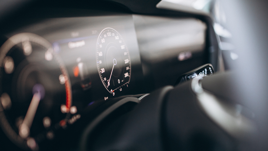 Вот тебе и защита: российские автовладельцы не могут завести свои машины