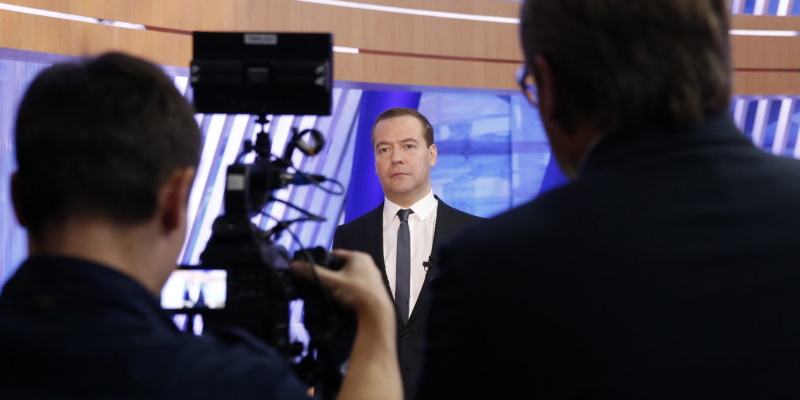 Дмитрий Медведев пообещал не закрывать YouTube и интернет