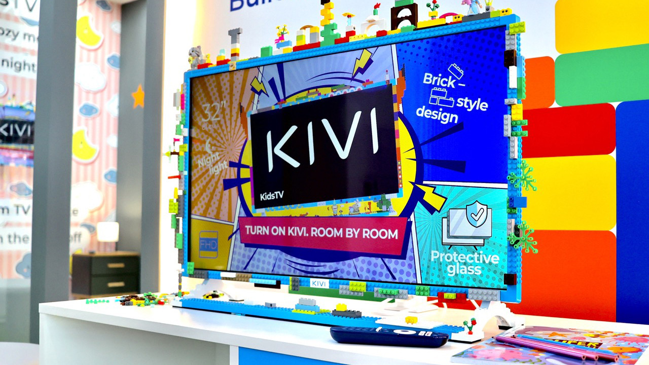 Kivi представила смарт-телевизор для детей KidsTV. К нему можно цеплять детальки Lego