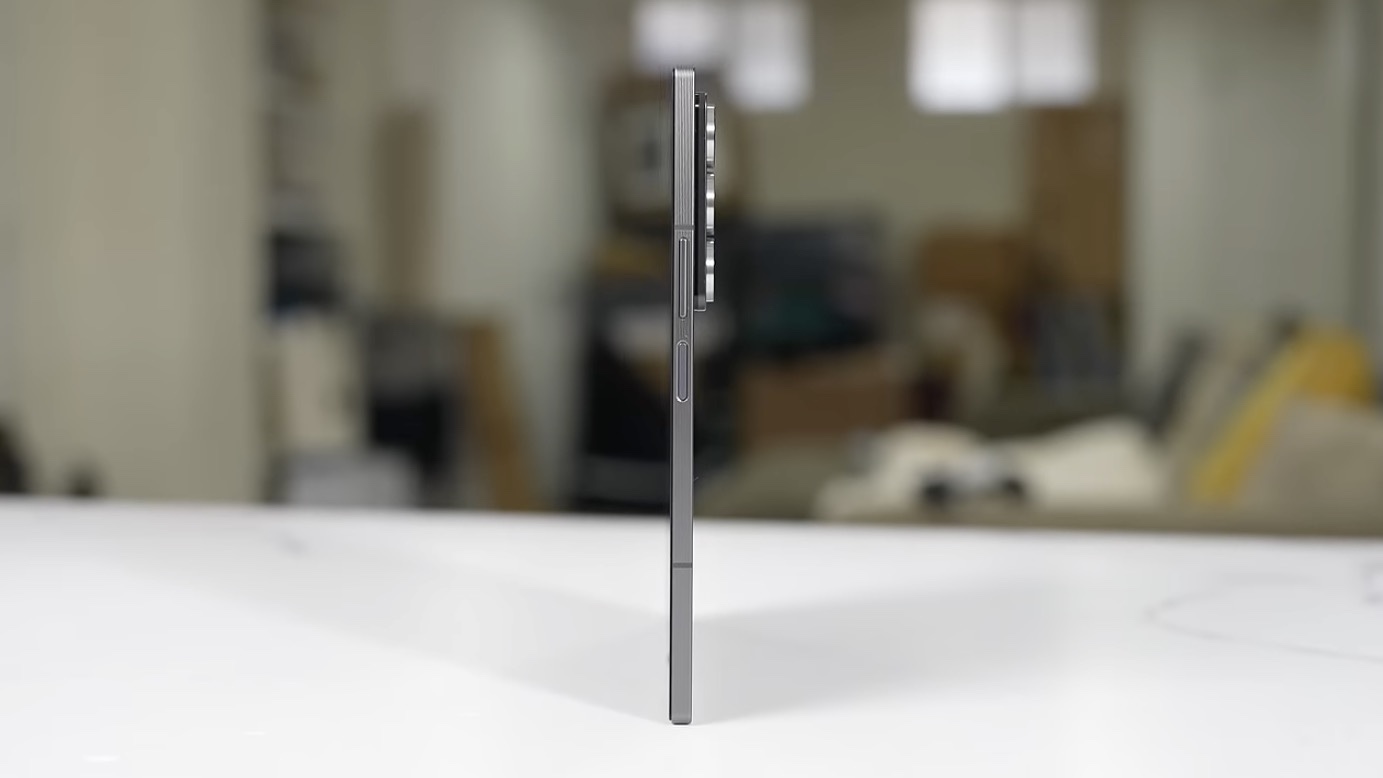 Раскрыты ключевые характеристики Samsung Galaxy S25 Slim. Спойлер: в iPhone 17 Air такой камеры точно не будет