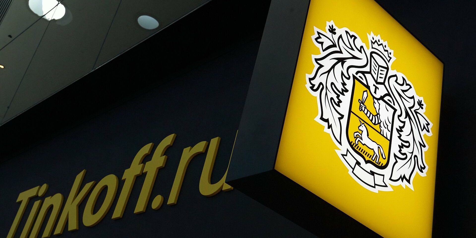 Банковские продукты тинькофф. Машина тинькофф. Фото тинькофф банка. Тинькофф интерфейс интернет-банк. Тинькофф пмэф.