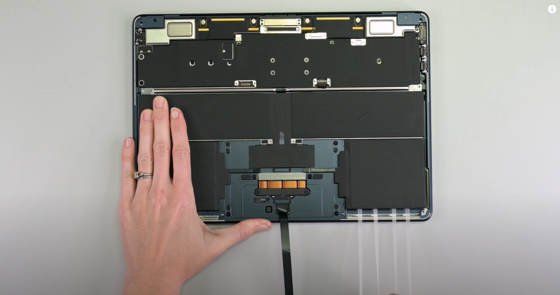 Эксперты iFixit разобрали MacBook Air с M3, чтобы показать самое важное отличие от предшественника