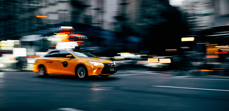 Поездки на такси стоят очень дорого, а таксисты получают копейки. Как так получилось