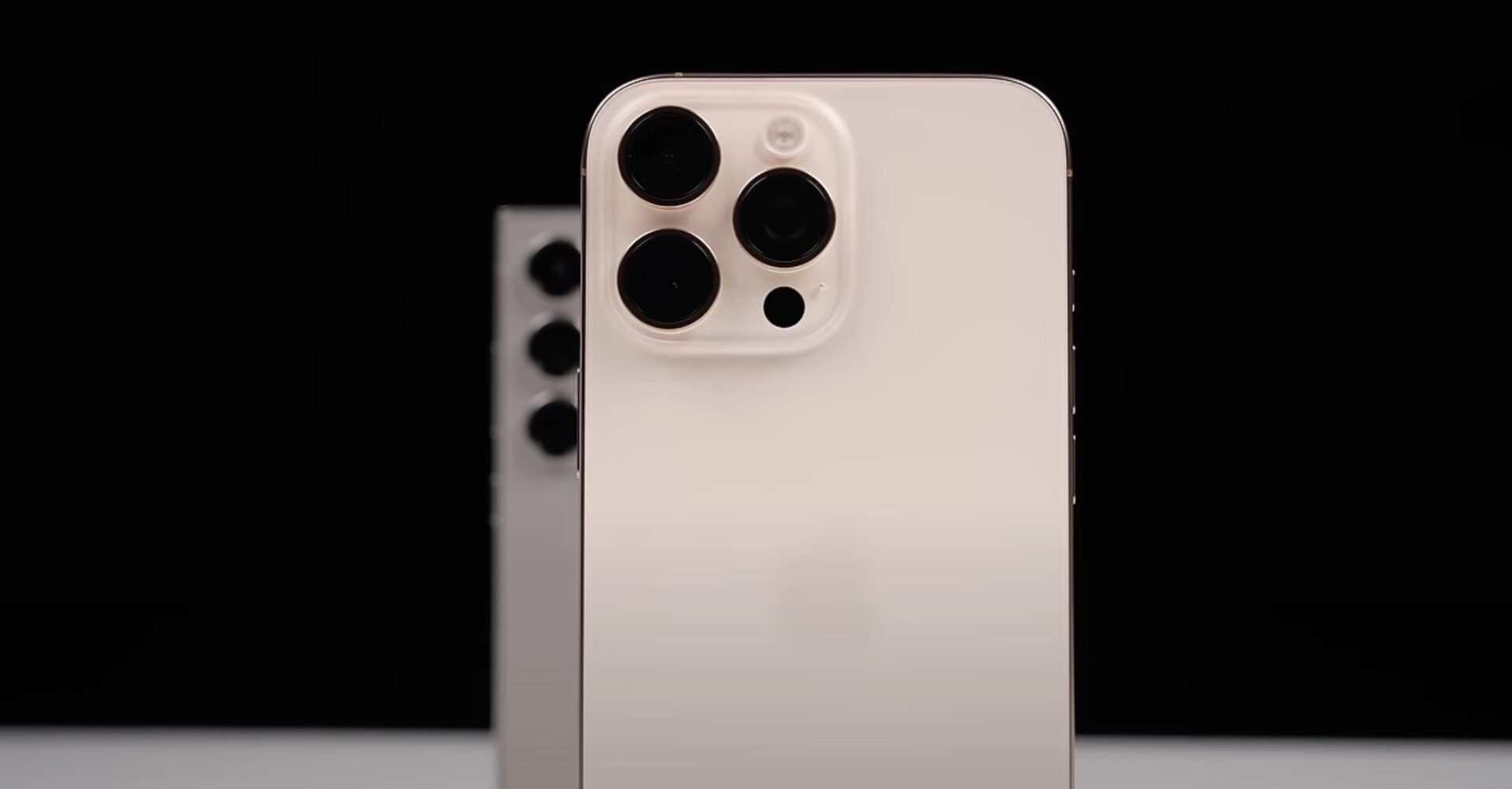 Эксперты сравнили автономность iPhone 16 Pro Max с другими флагманами. Он вынес всех конкурентов