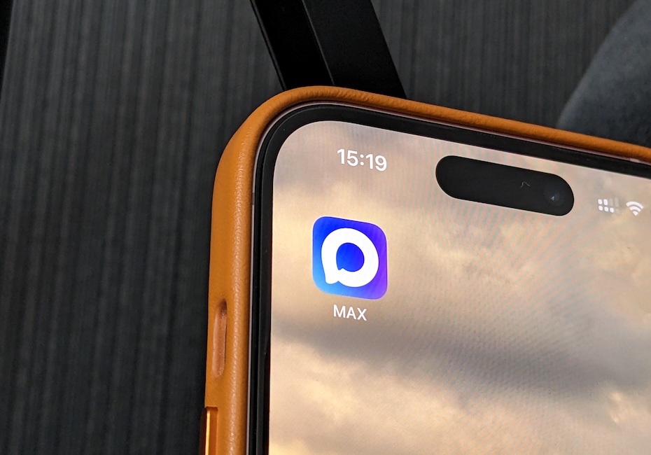 Множеству жителей РФ придется установить мессенджер MAX из-за нового закона