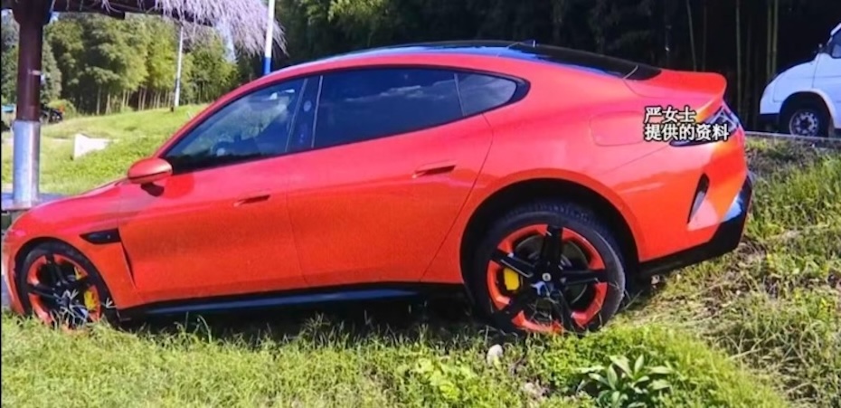 Посмотрите, какое место для парковки выбрал электрокар Xiaomi SU7. А можно нам другое будущее