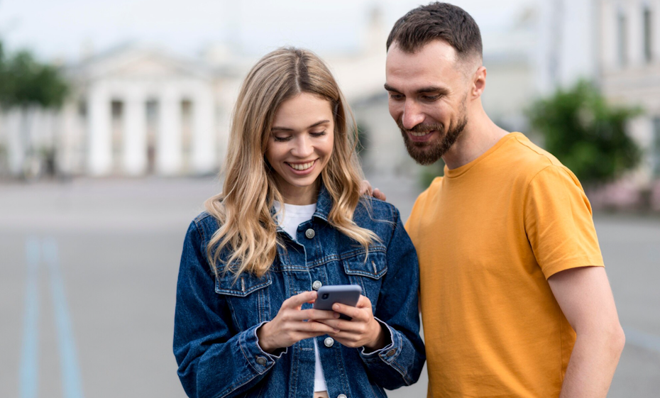 В выходные молодежь проводит в интернете на 40% больше времени, чем старшие поколения