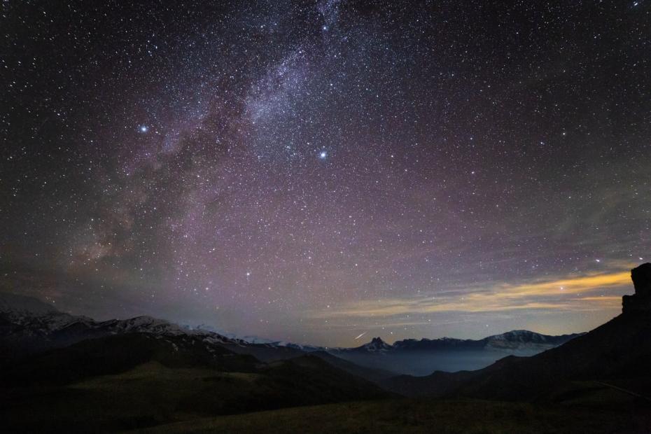 Орбиту МКС скорректировали перед апрельской пересменкой. Как все прошло