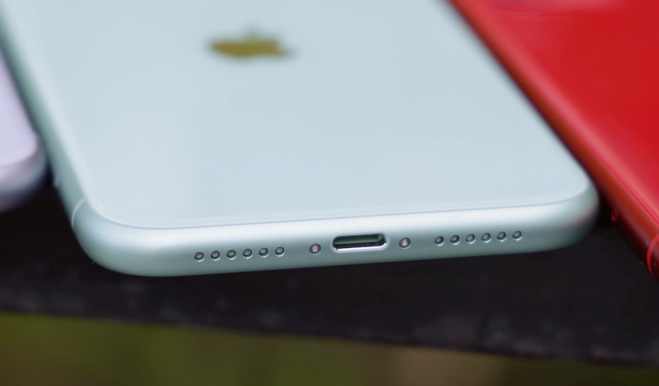 Apple опять заставляют ставить USB-C в iPhone
