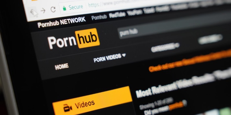 Pornhub амнистирует эротику и порно на Tumblr