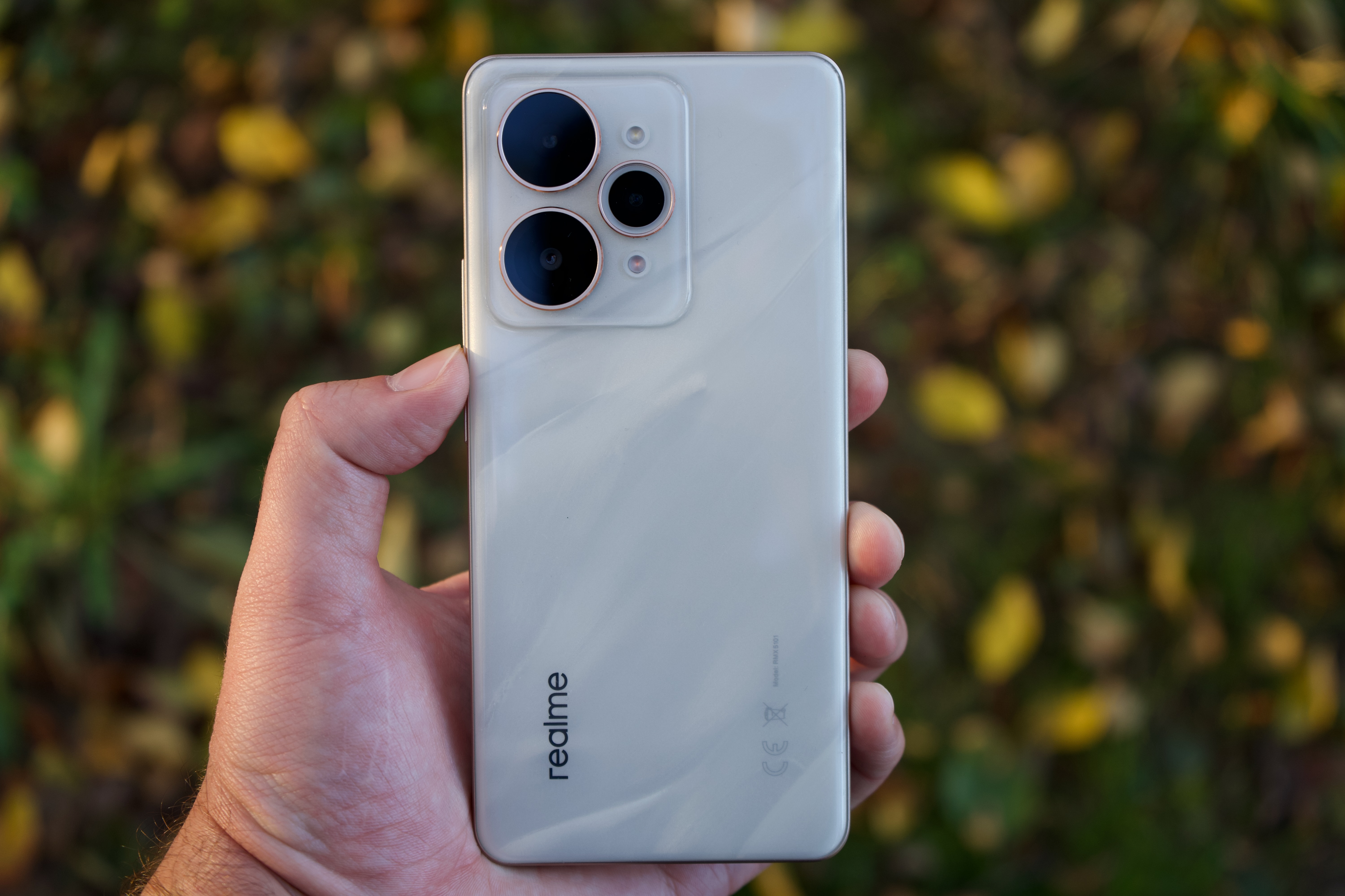 Говоришь ему как надо, а он по твоим словам редактирует фото! Первый взгляд на realme 15 Pro