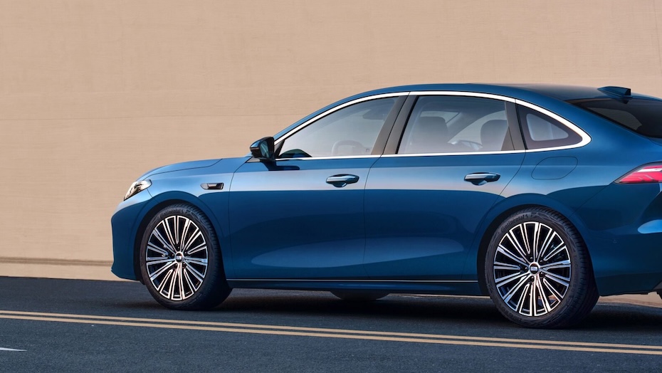 Китайцы представили идеальную замену Toyota Camry с расходом 2,7 литра. Стоит неприлично дешево