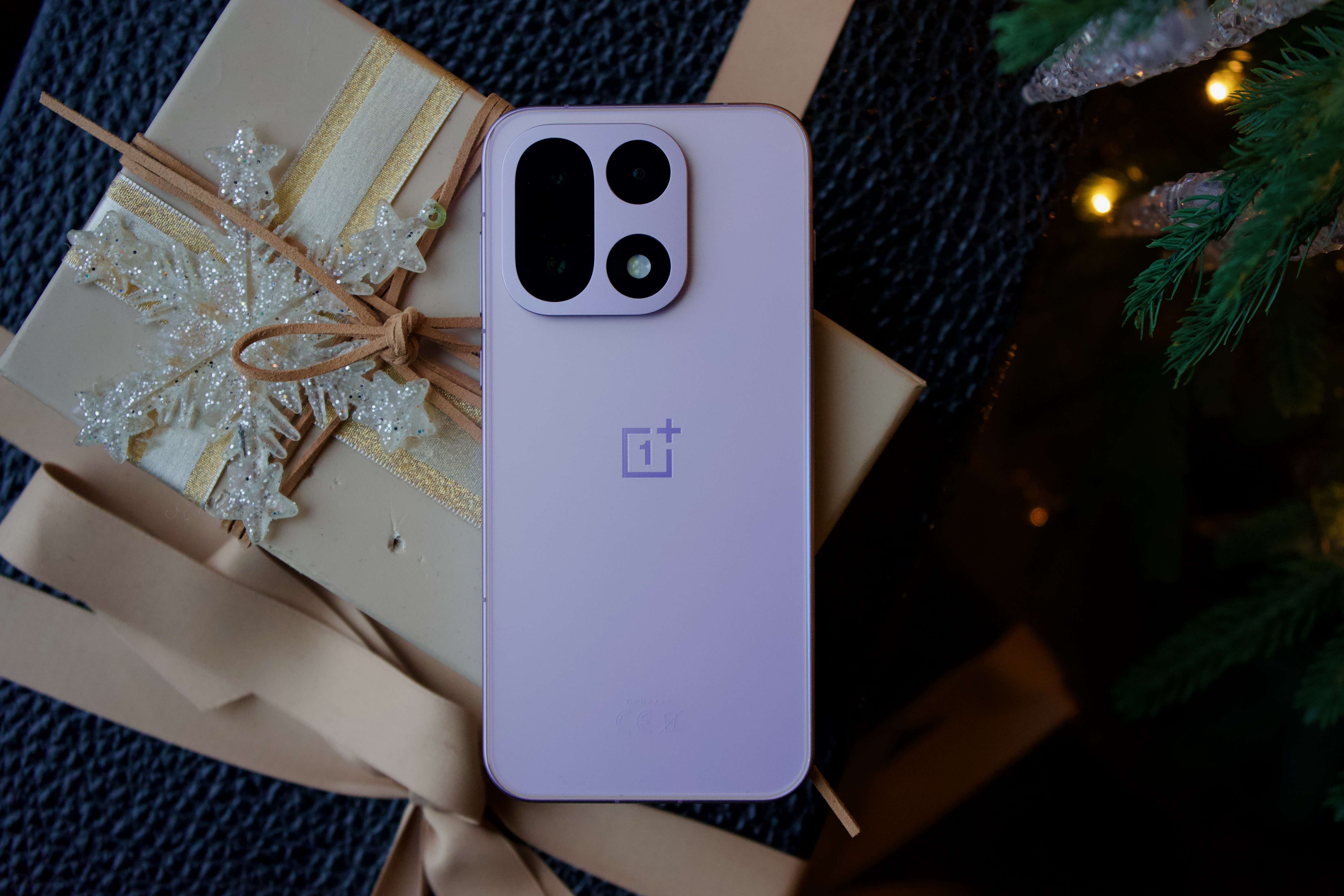 Обзор смартфона OnePlus 15: ультимативный топ за свои деньги 2025