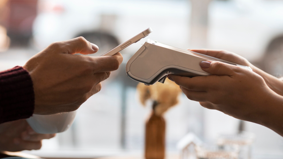 В России вовсю тестируется ещё один полный аналог Apple Pay