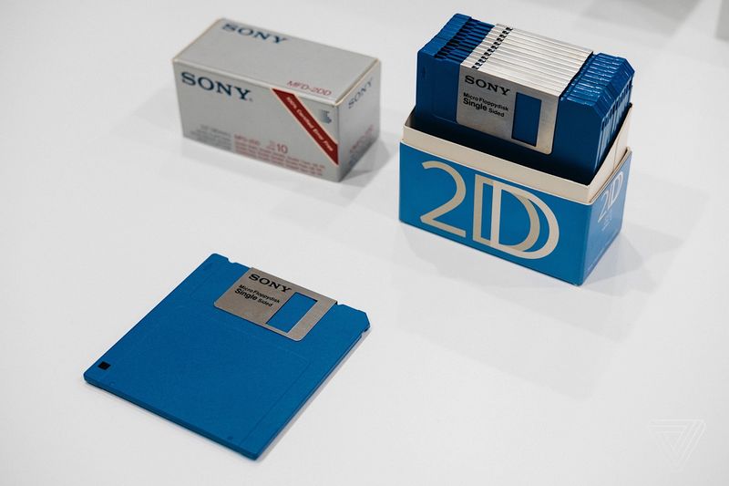 Первый в мире 3.5 дюймовый флоппи диск. 1980 год