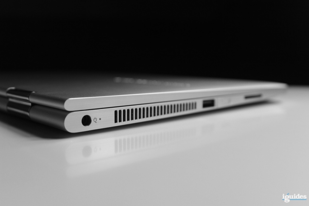 Дизайн строгий и аккуратный. Такое впечатление, будто его создатель очень любит геометрию.