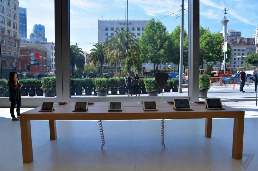 Apple показала новый дизайн розничных магазинов