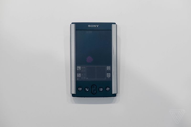 Clié PEG-S500C – первый КПК на Palm OS от Sony 