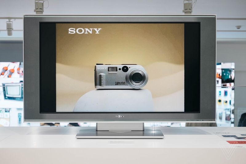 Sony Bravia KDL-46X1000. 2005 год