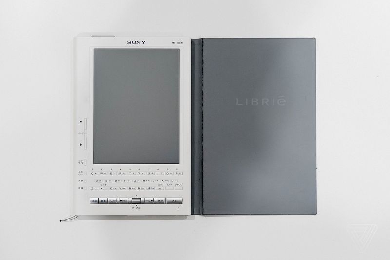 Sony Librie – первый в мире ридер для чтения электронных книг с технологией e-link. 2004 год