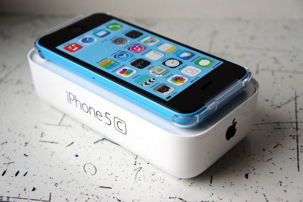 Обзор iPhone 5c blue на iGuides.ru