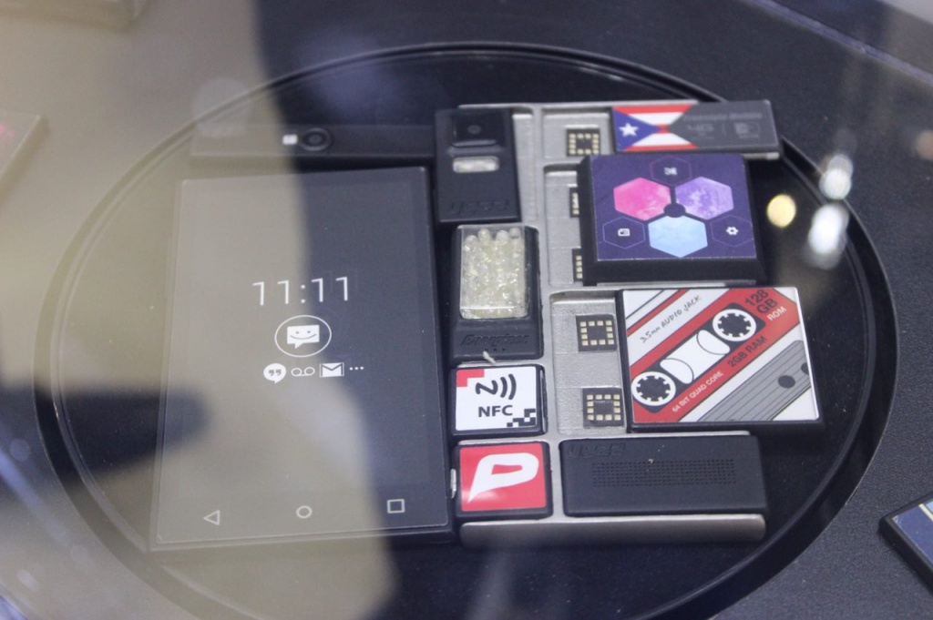 Новинки MWC 15: первый взгляд на модульный смартфон Yezz