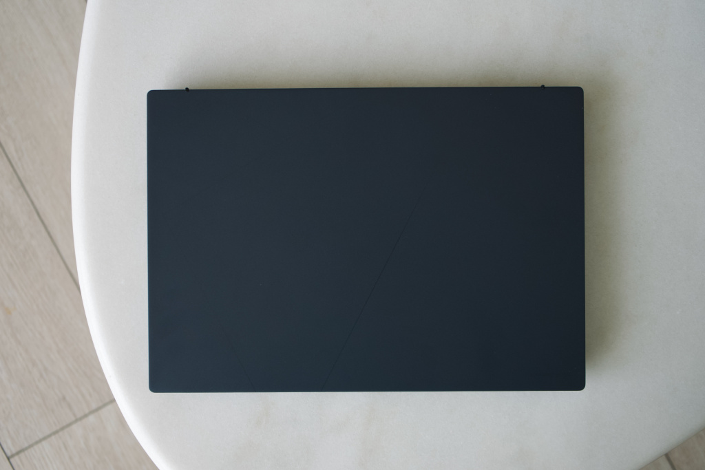 ASUS Zenbook DUO (UX8406C)