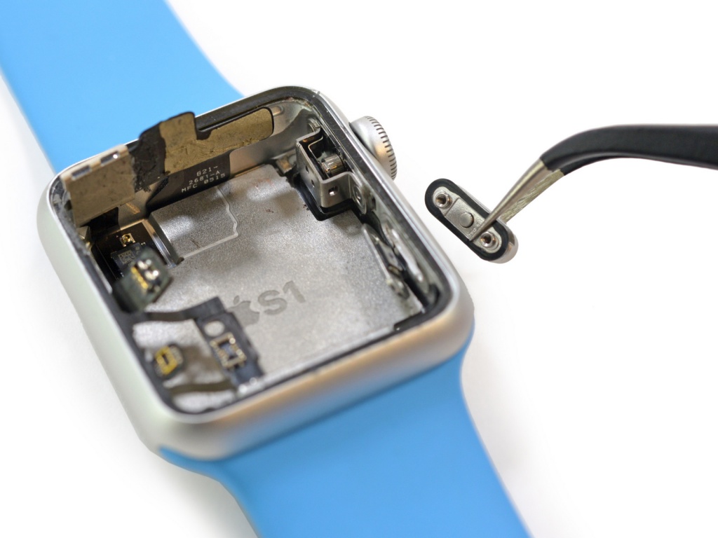 iFixit показали, что находится внутри Apple Watch