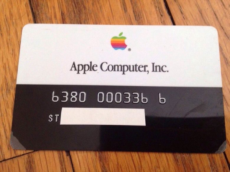 Первая кредитка Apple была выпущена в 1986 году