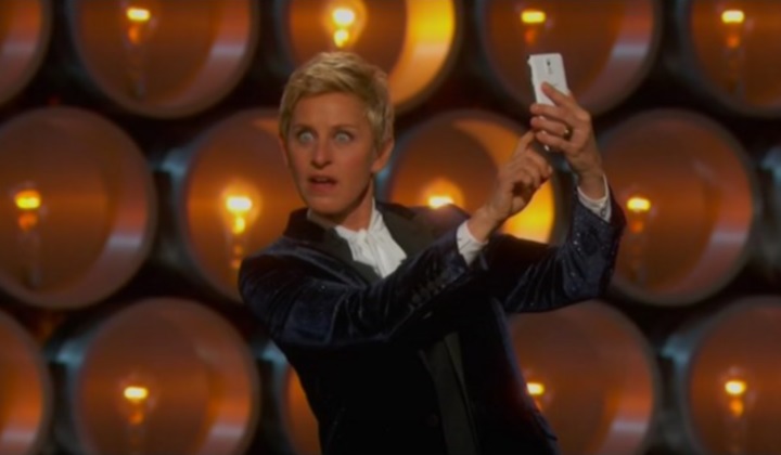 Эллен Дедженерес с Galaxy Note 3