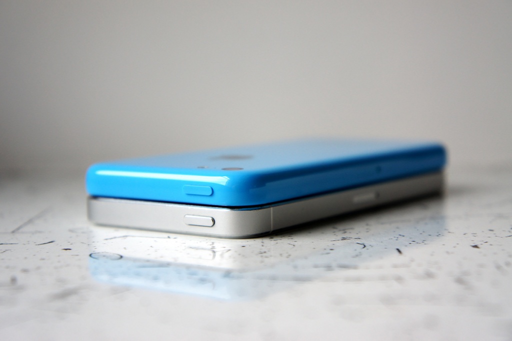 Обзор iPhone 5c blue на iGuides.ru