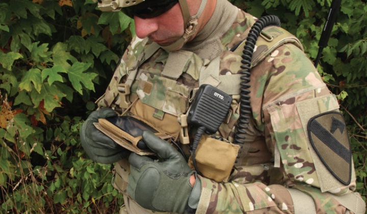 Samsung Galaxy Note 2 у солдата армии США