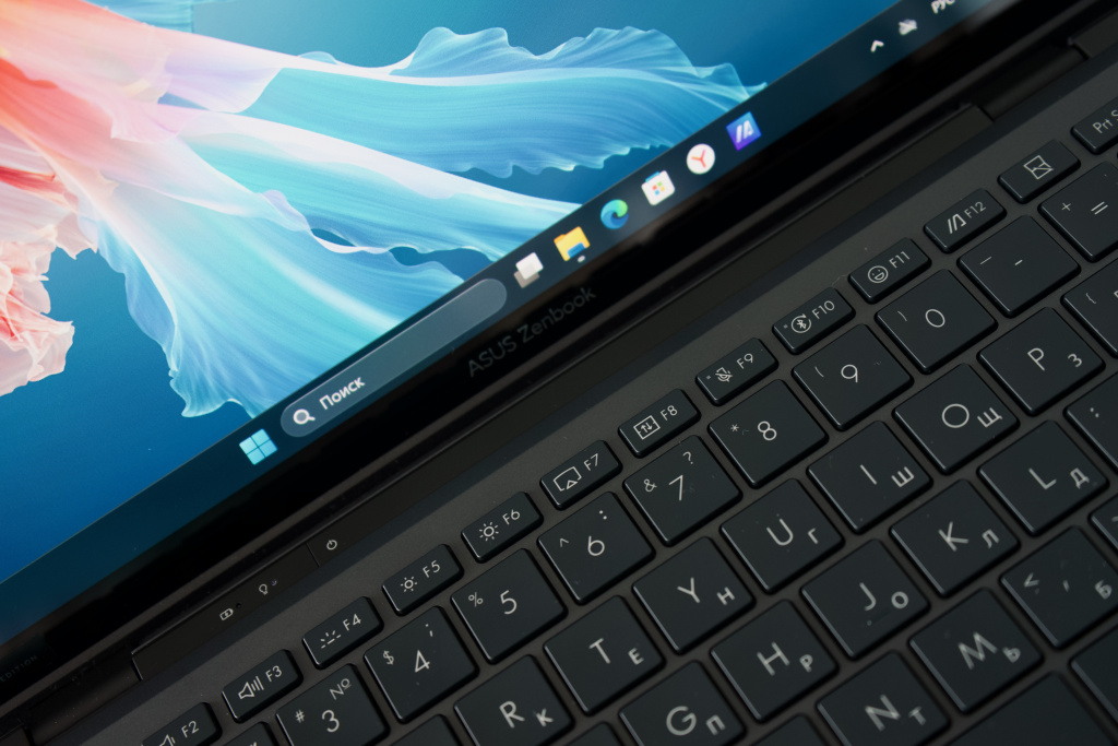 ASUS Zenbook DUO (UX8406C)