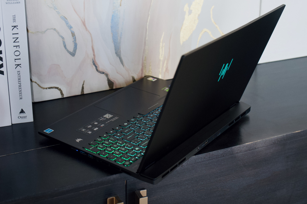 Predator Helios Neo 16S AI