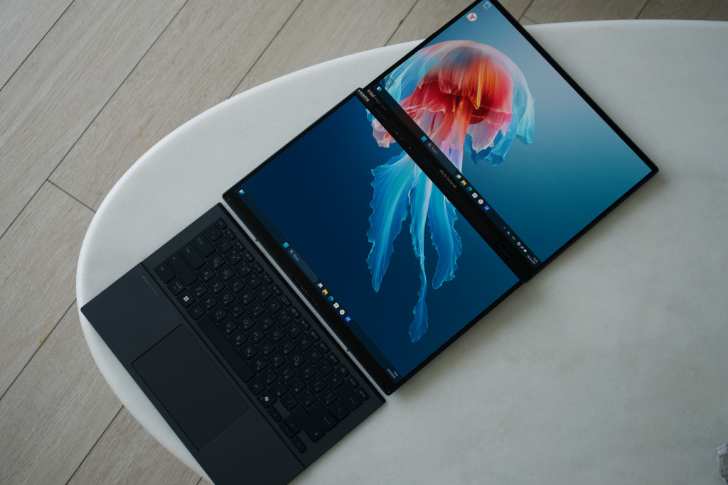 ASUS Zenbook DUO (UX8406C)