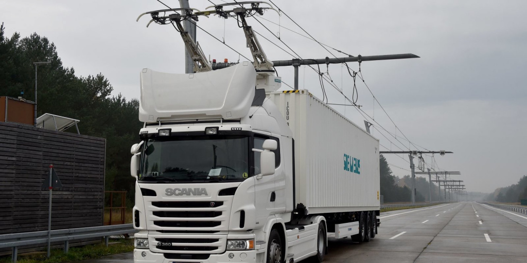 Германия тестирует первый электрифицированный хайвэй для грузовиков