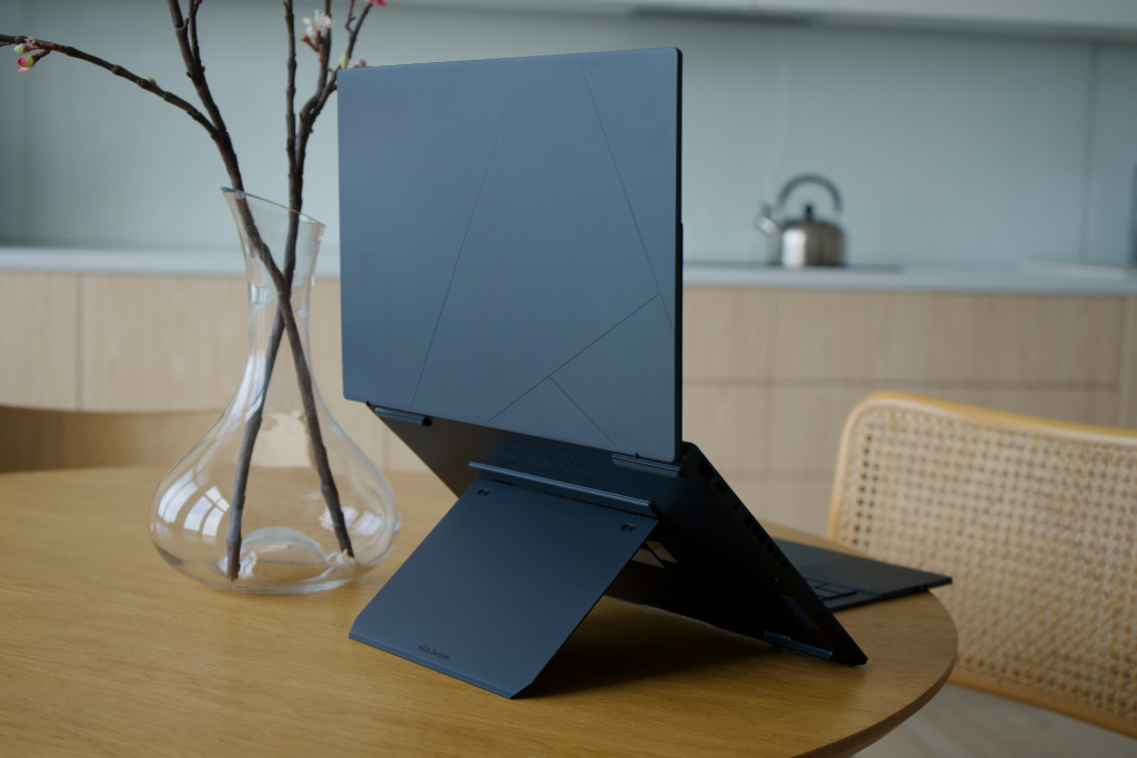 ASUS Zenbook DUO (UX8406C)