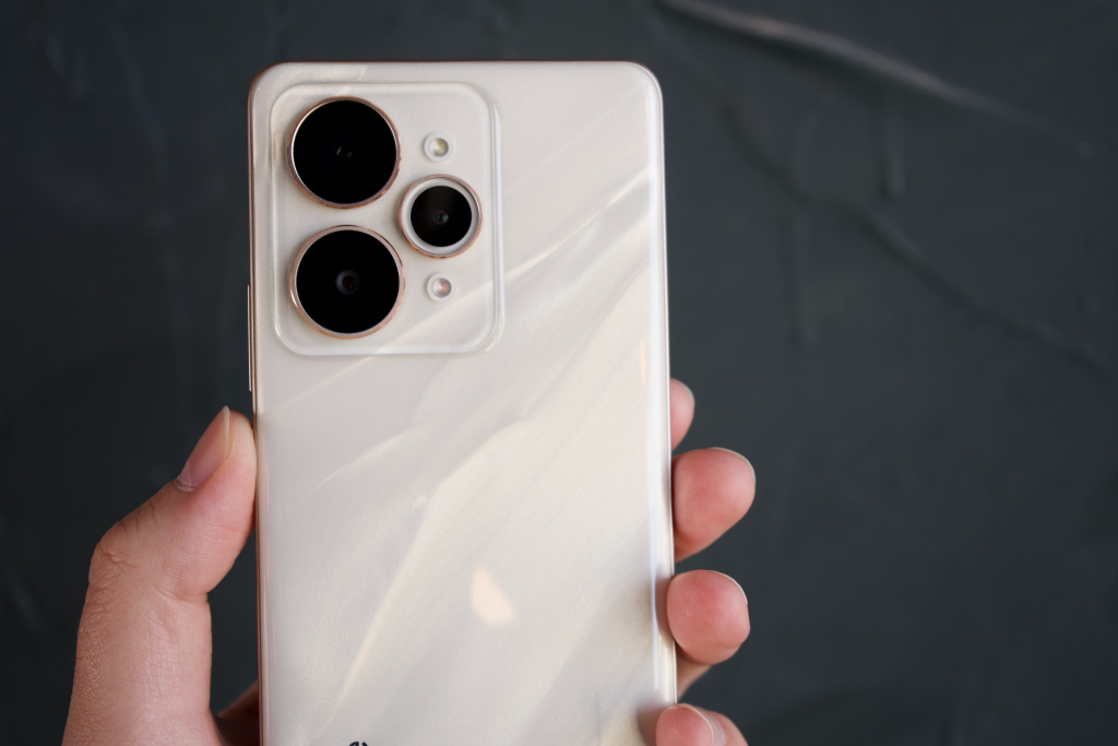 realme 15 Pro realme 15 Pro