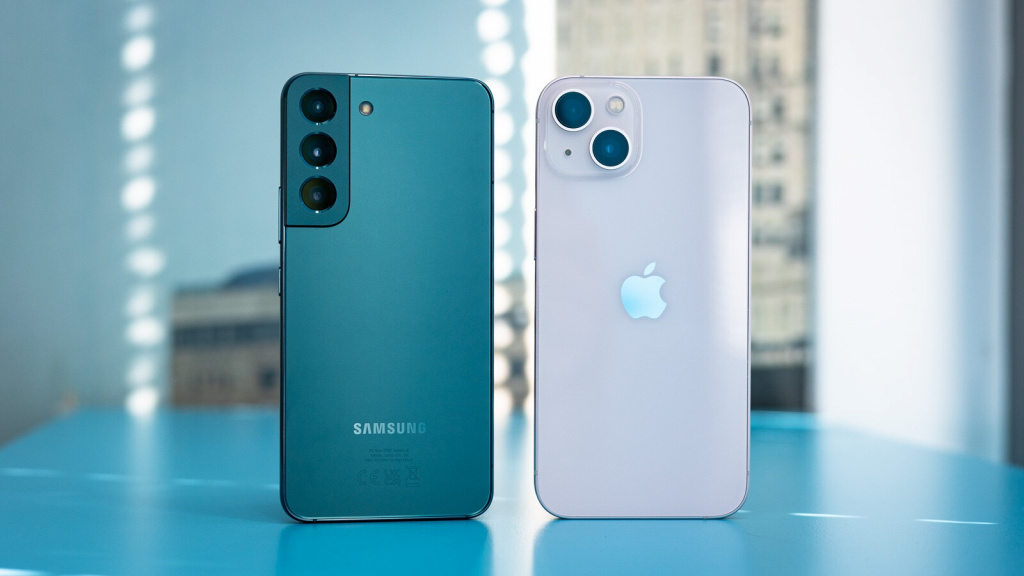 Samsung-Galaxy-S22-vs-iPhone-13.jpg