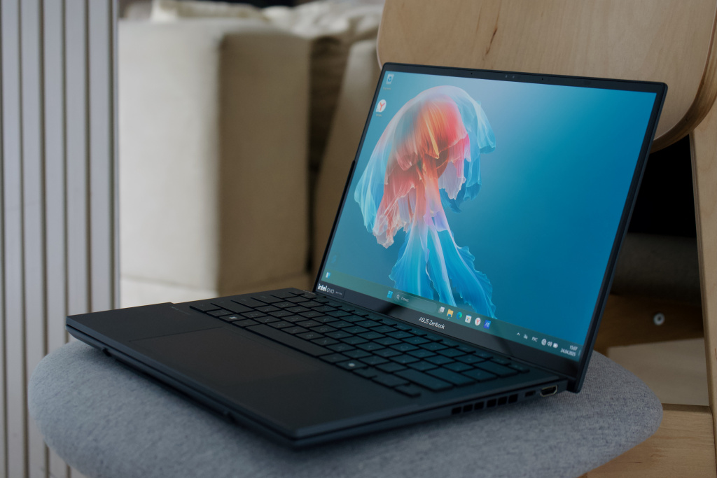 ASUS Zenbook DUO (UX8406C)