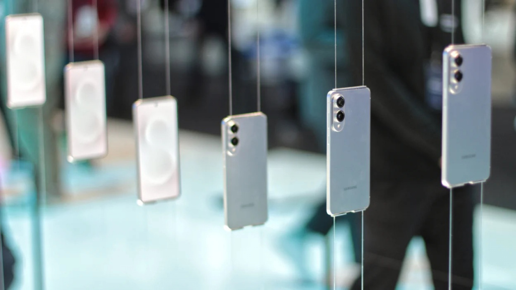 S25 Edge // Mashable S25 Edge // Mashable