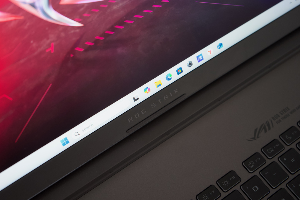 Asus ROG Strix G815LW (2025) Asus ROG Strix G815LW (2025)