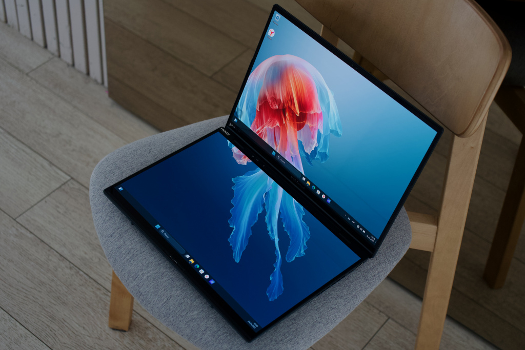 ASUS Zenbook DUO (UX8406C)