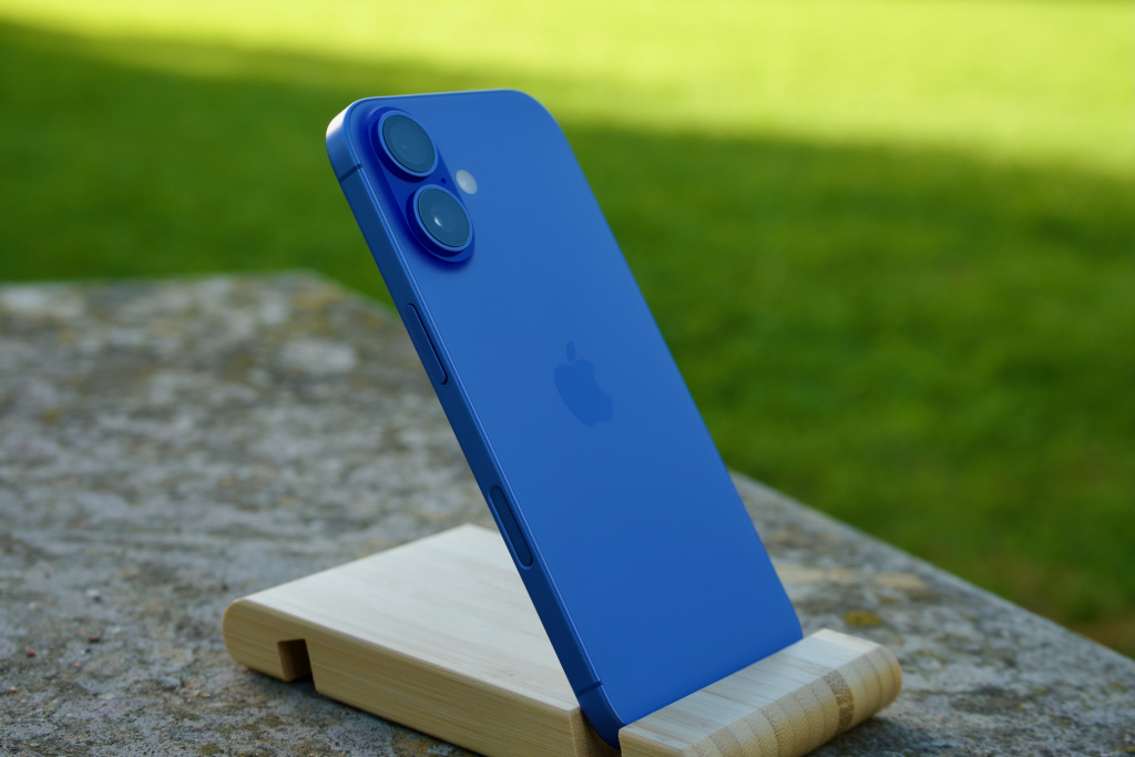 iPhone 16 iPhone 16