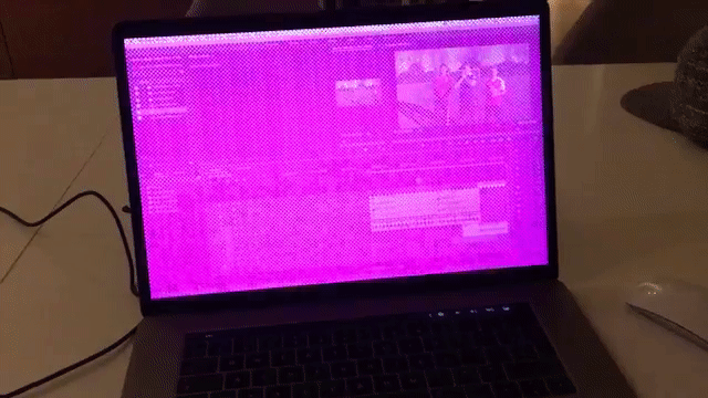 Розовый экран ноутбука. Розовый монитор. Макбук розовый монитор. Розовый экран монитора ноутбука.