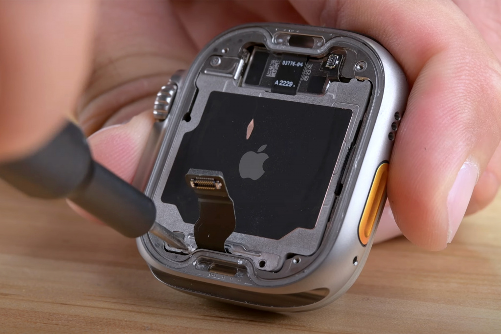Apple Watch Ultra Teardown