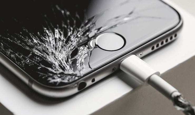 В России появился официальный ремонт iPhone за один день