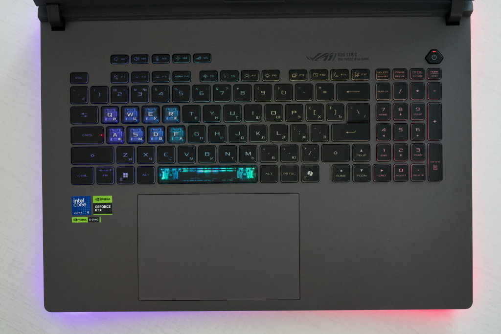 Asus ROG Strix G815LW (2025) Asus ROG Strix G815LW (2025)