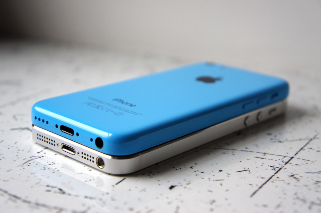 Обзор iPhone 5c blue на iGuides.ru